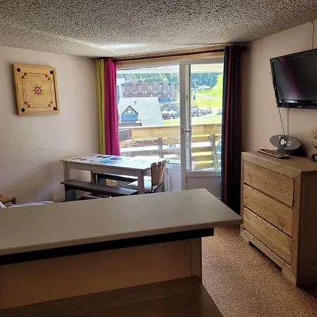 Le Lioran Vue Face A La Montagne Au Pied Des Pistes Apartment