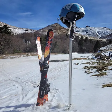 Le Lioran Vue Face A La Montagne Au Pied Des Pistes * Laveissiere