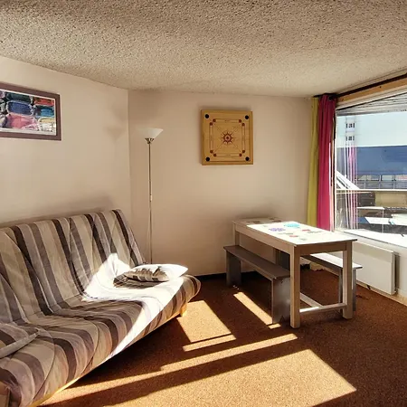 Le Lioran Vue Face A La Montagne Au Pied Des Pistes Laveissiere