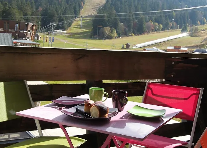Le Lioran Vue Face A La Montagne Au Pied Des Pistes Laveissiere